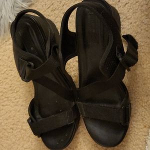 FOREVER 21 CHUNKY SANDAL